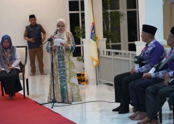 Setda Irmayanti Secara Simbolis Melepas 37 CJH Kloter 11 Kota Palu