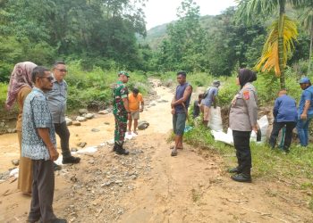 Warga Tutup Intake IPA Kawatuna, Kapolsek Mantikulore dan Danramil 16/Palu Selatan Gerak Cepat