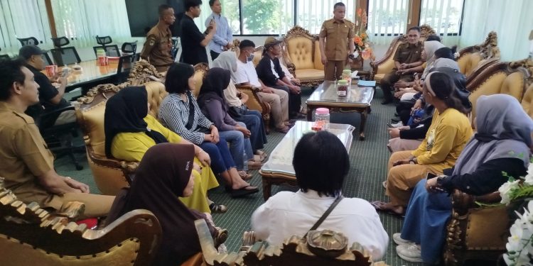 Mediasi ‘Peseturuan’ Pedagang UMKM Taman Gor, Wali Kota Hadianto Tegaskan Pentingnya Kerukunan