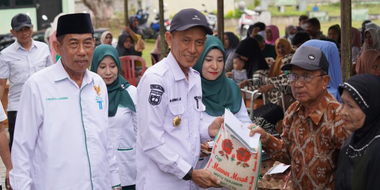 Pemkot dan Baznas Kota Palu Secara Simbolis Menyalurkan ZIS Kepada 301 Warga