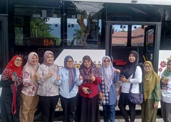 Sekda Irmayanti dan Pimpinan OPD Gunakan Bus Trans Palu