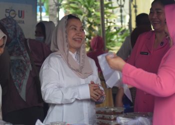 Sambut Hari Bhayangkara Ke-79, Wawali Imelda Tinjau Pasar Murah Mapolresta Palu