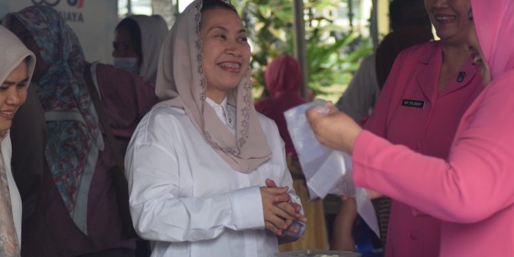 Sambut Hari Bhayangkara Ke-79, Wawali Imelda Tinjau Pasar Murah Mapolresta Palu