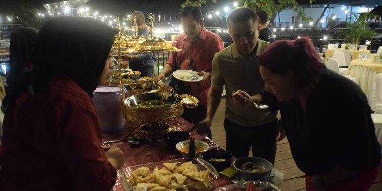 Wali Kota Palu Gelar Jamuan Makan Malam Bersama Maria Gonzales, Perkenalkan Menu Makanan Khas Masyarakat Kaili