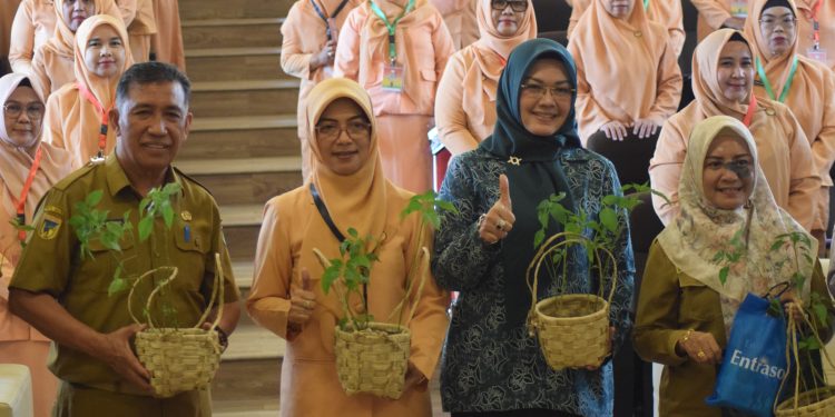 Asisten Administrasi dan Umum Secara Resmi Membuka Musda V DWP Kota Palu