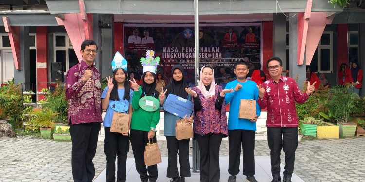 Wawali Imelda Secara Resmi Menutup Kegiatan MPLS SMPN 1 Palu