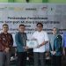 Kadis DLH Serahkan Bantuan Hibah Operational Support PT. PT. United Tractors Tbk Cabang Palu Kepada Bank Sampah Mutiara