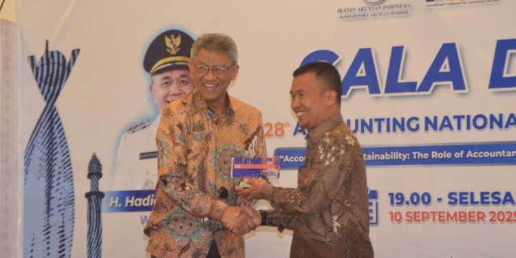 Plt. Asisten II Setda Kota Palu Hadiri Gala Dinner Simposium Nasional Akuntansi XXVIII