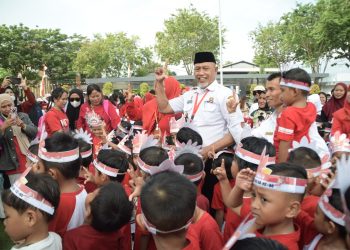 Asisten I Hadiri Parade Merah Putih Keluarga Besar TK Pembina Palu
