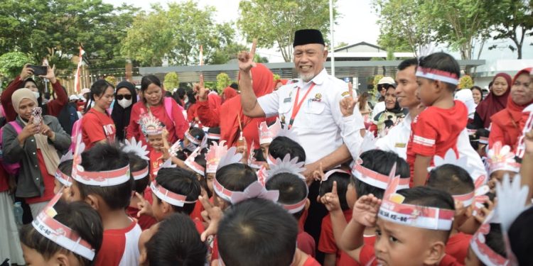 Asisten I Hadiri Parade Merah Putih Keluarga Besar TK Pembina Palu