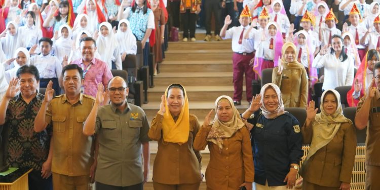Wawali Imelda Secara Resmi Membuka Lomba Paduan Suara Lagu Indonesia Raya 3 Stanza Tingkat SD/SMP