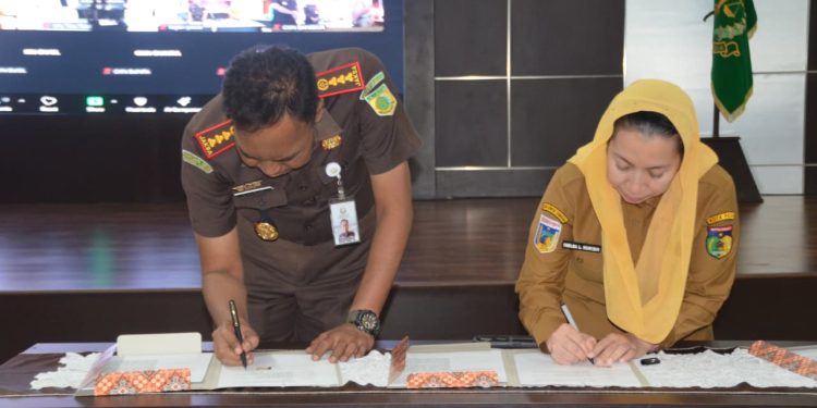 Pemkot dan Kejari Palu Teken Kesepakatan Bersama Pelaksanaan Sanksi Sosial Terhadap Pelaku Tidak Pidana Umum