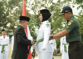 Wali Kota Kukuhkan 54 Anggota Paskibraka Kota Palu Tahun 2025