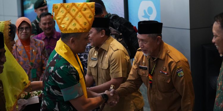 Asisten I Setda Kota Palu Hadiri Penyambutan Pangdam XIII Palaka Wira