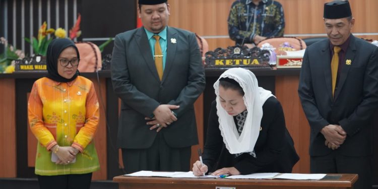 Pemkot dan DPRD Kota Palu, Tanda Tangani MoU KUA-PPAS Tahun Anggaran 2026