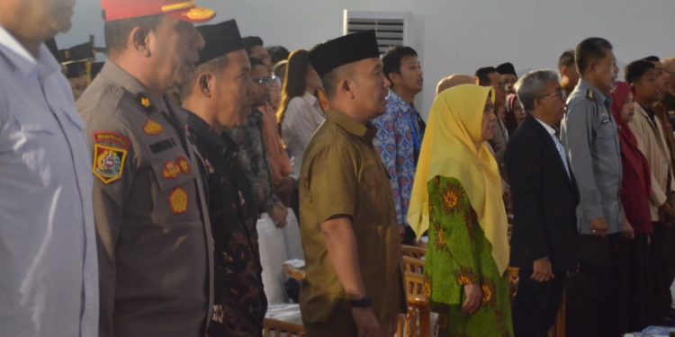 Rahmad Mustafa Hadiri Wisuda Sarjana Ke-55 dan Pascasarjana Ke-11 Unismu Palu