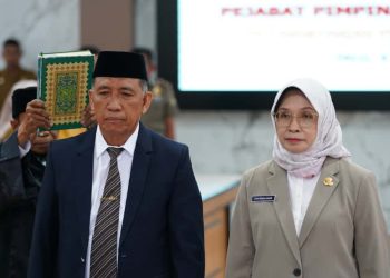 Wawali Kota Palu Lantik Kepala Bapenda dan Asisten Administrasi Umum Setda Kota Palu