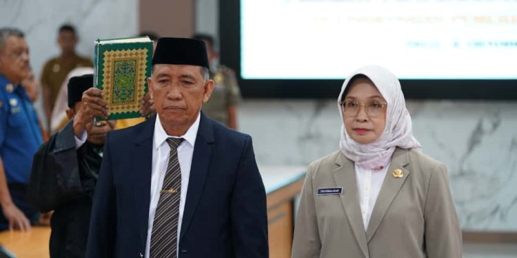 Wawali Kota Palu Lantik Kepala Bapenda dan Asisten Administrasi Umum Setda Kota Palu