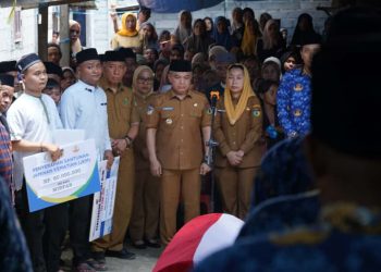 Wali Kota Palu Pimpin Upacara Pemakaman Almarhum Mirfan