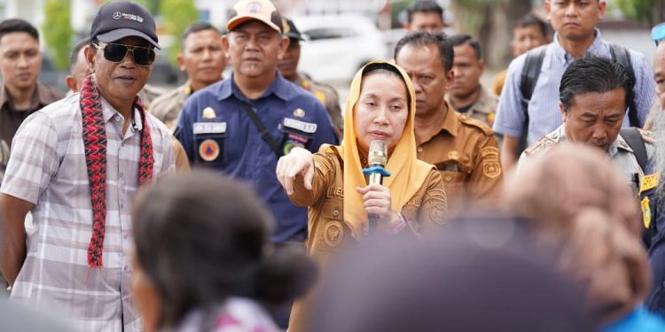 Wawali Imelda Temui Massa Demo Penyintas Bencana Alam 2018 Silam