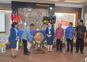 Plt. Asisten Perekonomian dan Pembangunan Membuka Konfrensi Ke-3 WKRI Cabang Palu