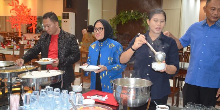 Sekda Kota Palu Hadiri Makan Malam Bersama Danpuspomad Mayjen TNI Eka Wijaya Permana