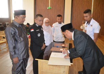 Wali Kota Lantik dan Kukuhkan Muhammad Nur Linggulembah Sebagai Dewas Perumdam Avo Kota Palu Periode 2025-2029