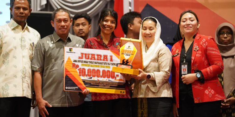 Wawali Imelda Serahkan Apresiasi Inovasi Award Daerah Kota Palu Tahun 2025