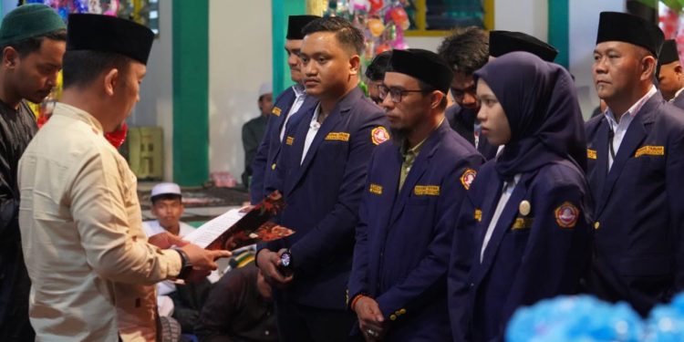 Plt. Asisten Perekonomian dan Pembanguan Kukuhkan Pengurus Karang Taruna Kota Palu Periode 2025-2030