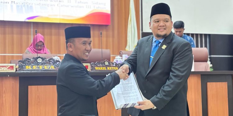 Plt. Asisten Perekonomian dan Pembangunan Hadiri Rapat Paripurna DPRD Kota Palu