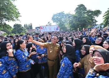 Gubernur Anwar Hafid Serahkan 1.103 SK Pengangkatan PPPK Tahap II