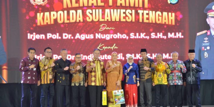 Sekda Kota Palu Hadiri Acara Kenal Pamit Kapolda Sulteng Irjen Pol Agus Nugroho dan Irjen Pol Endi Sutendi