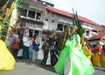 Wawali Imelda Melepas Peserta Lomba Busana Karnaval dan Pawai Budaya Nusantara