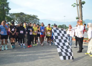 Ketua KORMI Kota Palu Lepas Peserta Fun Run Usia 45 Tahun