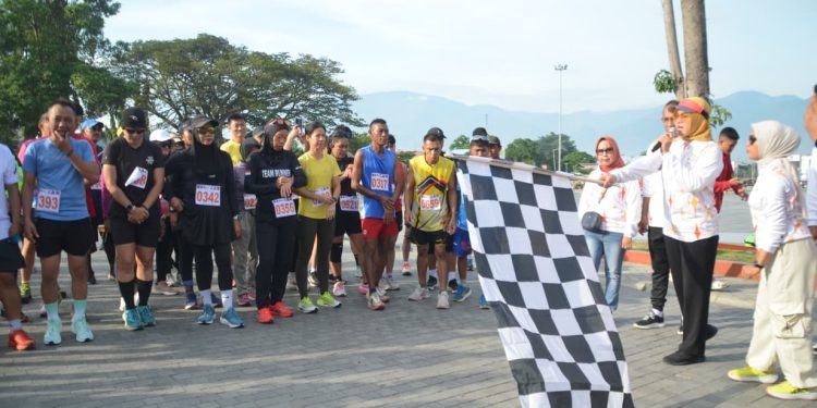 Ketua KORMI Kota Palu Lepas Peserta Fun Run Usia 45 Tahun