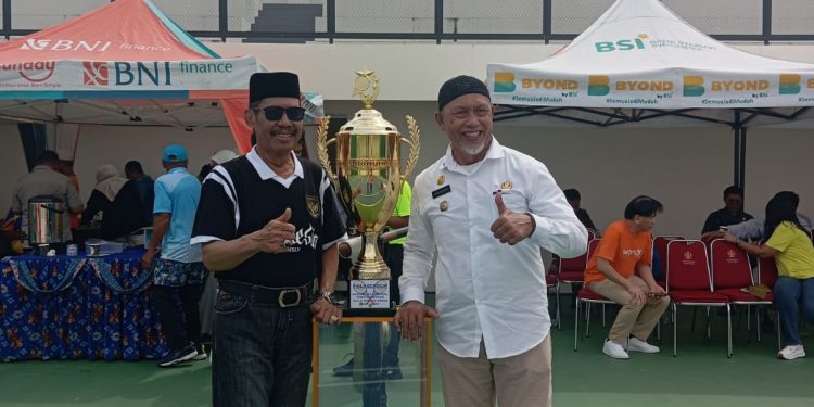 Asisten I Setda Kota Palu Hadiri Pembukaan Pembukaan Open Turnamen Tenis Rektor Untad Cup II Tahun 2025