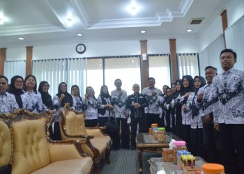 Jelang Peringatan HUT ke-80, Pengurus PGRI Cabang Palu Silaturahmi Bersama Wali Kota