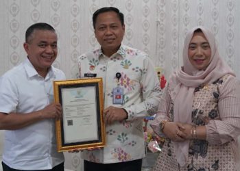 Kanwil Kemenkum Sulteng Serahkan Surat Pencatatan Ciptaan Logo HUT ke-47 Kota Palu