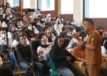 Ratusan Tenaga Honorer Gelar Aksi Demo di Kantor Wali Kota Palu