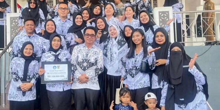 Raih Penghargaan Sekolah Berprestasi, SD Negeri Lasoani Terus Berbenah Menjadi Institusi Pendidikan Terbaik