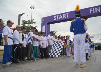 Kadis Kesehatan Kota Palu Melepas Peserta Jalan Sehat Peringatan Milad Ke-113 Muhammadiyah Sulteng