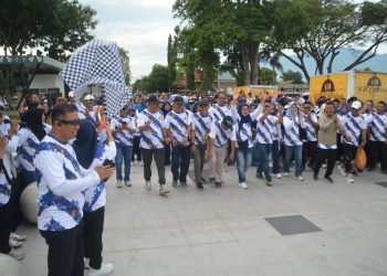 Sekda Irmayanti Lepas Peserta Jalan Sehat HUT Ke-54 KORPRI Kota Palu