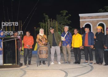 Asisten III Setda Kota Palu Secara Resmi Membuka Pesta Kesenian Balaroa Tahun 2025