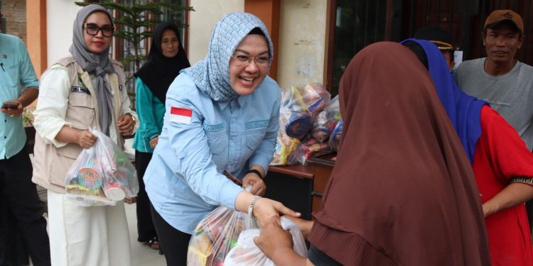 Diah Puspita Kunjungi Lokasi Banjir Bandang di Padang Pariaman, Salurkan Bantuan dan Dampingi Penyerahan Dukungan Pemkot Palu