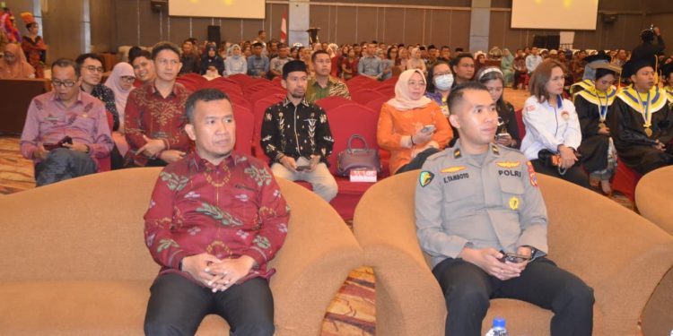 Plt. Asisten II Setda Kota Palu Hadiri Wisuda Ke-XXIV STIKES Indonesia Jaya Palu